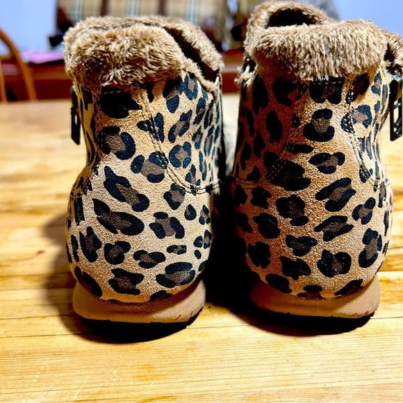 Skechers Relaxed Fit Bootie 9.5 - Picture 4 of 10